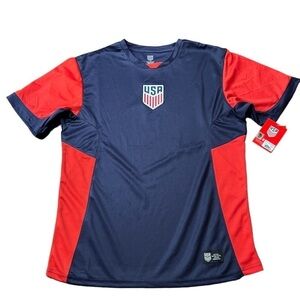 USA BRAND MENS RED AND BLUE SOCCER SHIRT SIZE LARGE NWT